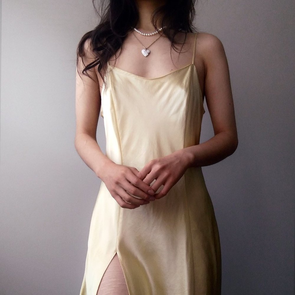 *SOLD* Victoria's Secret / VTG Yellow Silk Slip